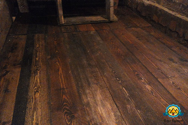 деревянный пол в гараже